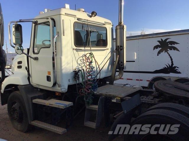 Mack CXN612 Vilcēji