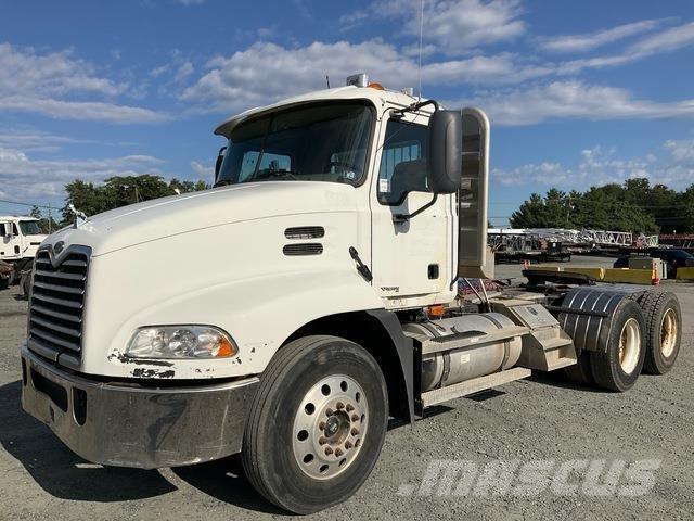 Mack CXN613 Vilcēji