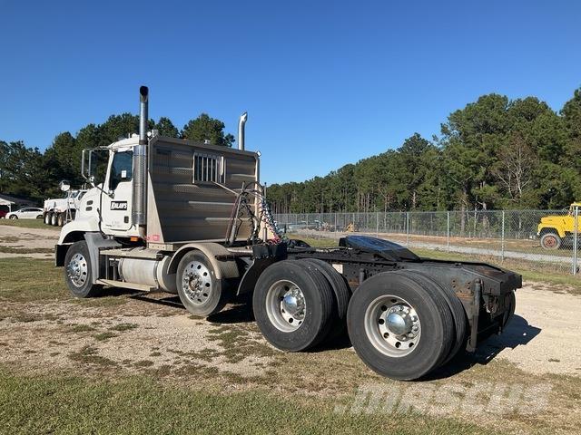 Mack CXN613 Vilcēji