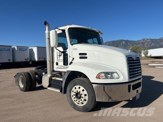 Mack CXU612 Vilcēji
