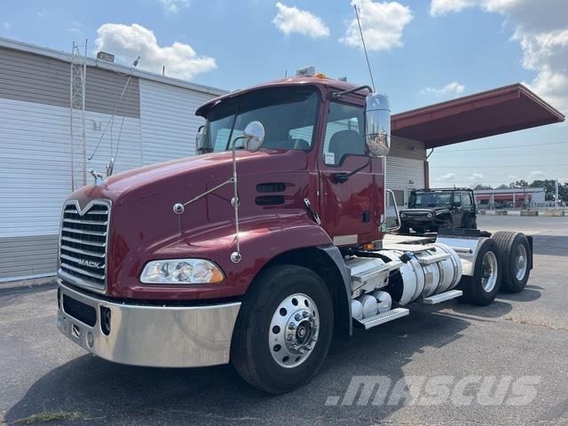 Mack CXU612 Vilcēji