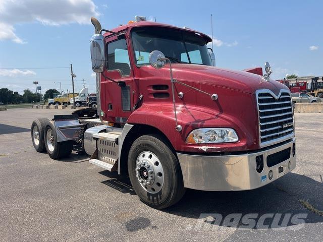 Mack CXU612 Vilcēji