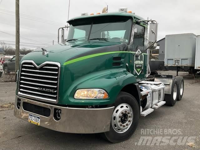 Mack CXU613 Vilcēji