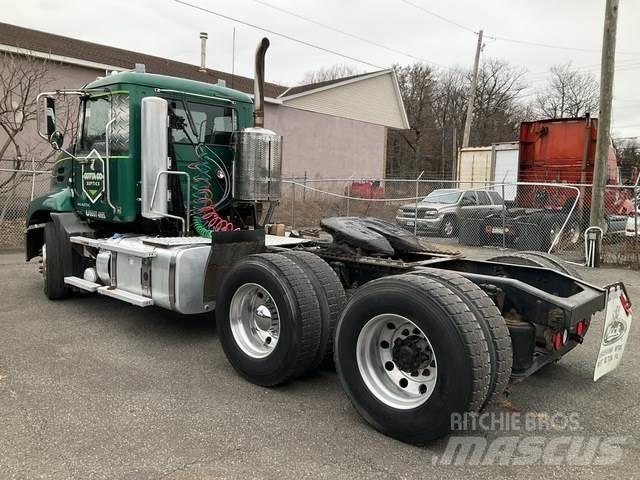 Mack CXU613 Vilcēji