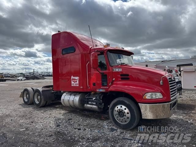 Mack CXU613 Vilcēji