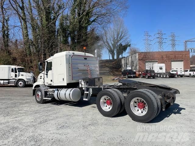 Mack CXU613 Vilcēji