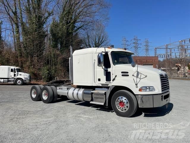 Mack CXU613 Vilcēji