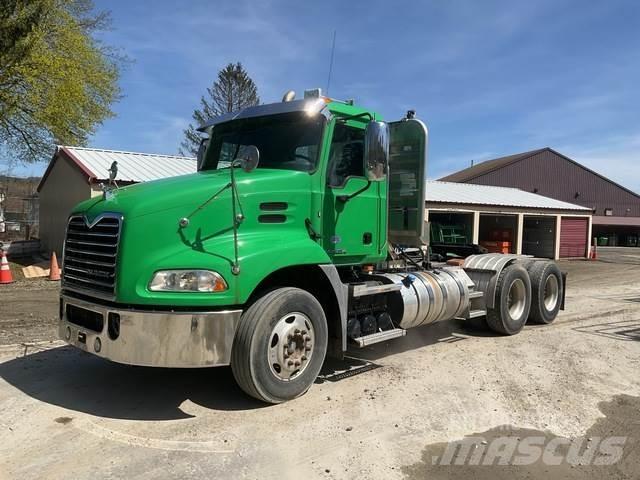 Mack CXU613 Vilcēji