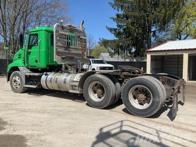 Mack CXU613 Vilcēji