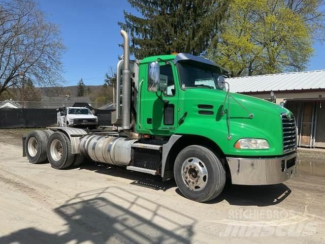 Mack CXU613 Vilcēji