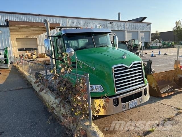 Mack CXU613 Vilcēji