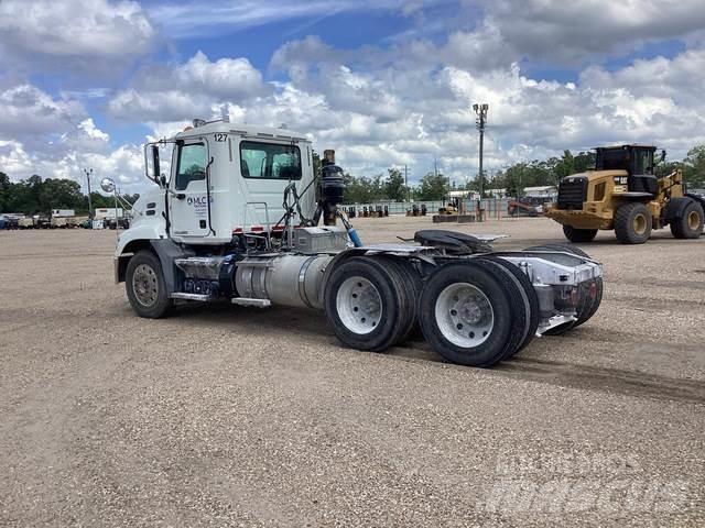 Mack CXU613 Vilcēji