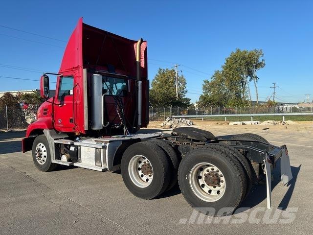 Mack CXU613 Vilcēji