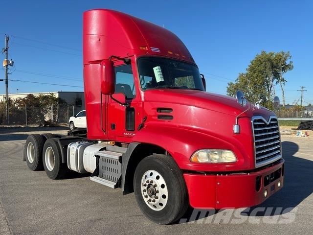 Mack CXU613 Vilcēji