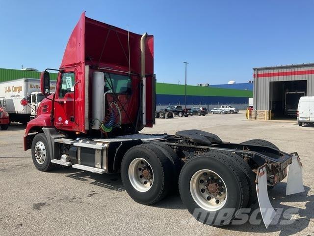 Mack CXU613 Vilcēji