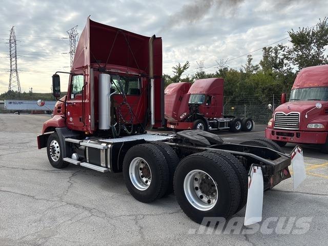 Mack CXU613 Vilcēji