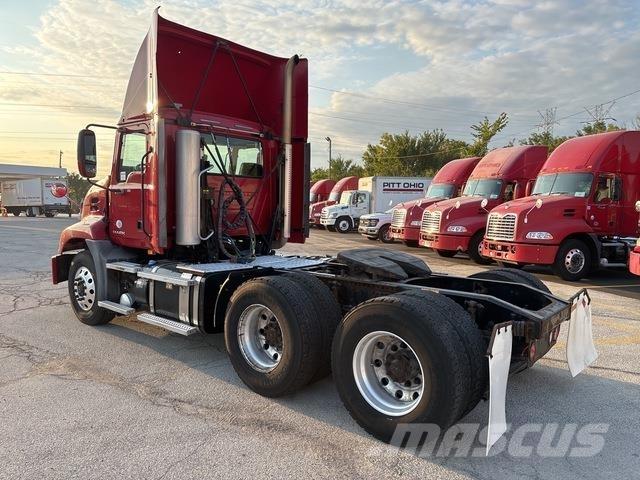 Mack CXU613 Vilcēji