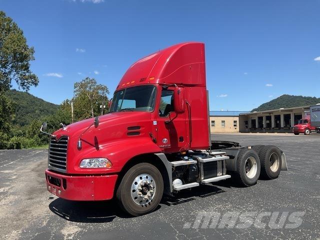 Mack CXU613 Vilcēji