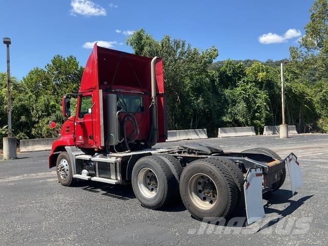 Mack CXU613 Vilcēji