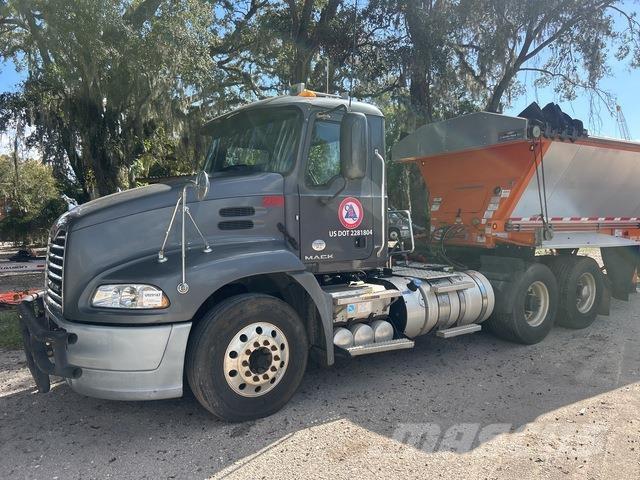Mack CXU613 Vilcēji