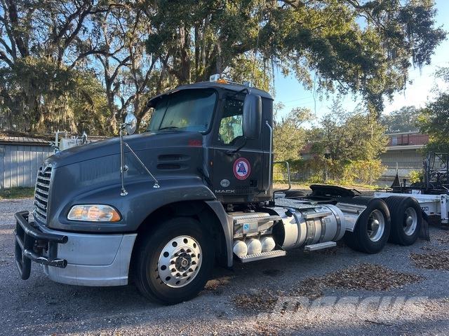 Mack CXU613 Vilcēji