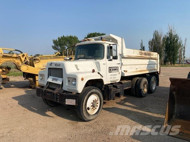 Mack DM686S Pašizgāzējs