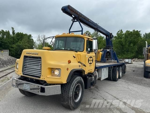 Mack DM688S Citi