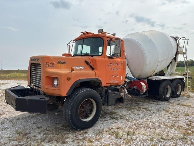 Mack DM690 Ūdens mašīnas