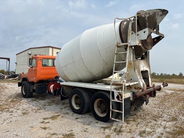 Mack DM690 Ūdens mašīnas