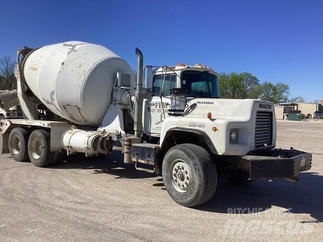 Mack DM690S Citi