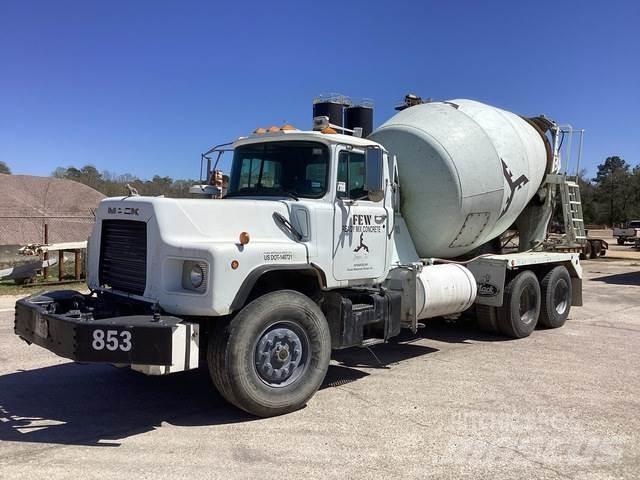 Mack DM690S Citi