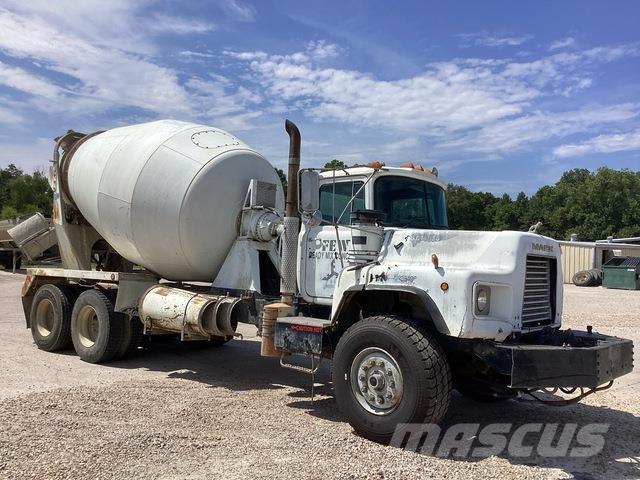 Mack DM690S Citi