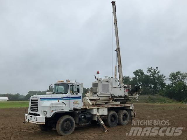 Mack DMM6906S Mobilās urbšanas platformu automašīnas