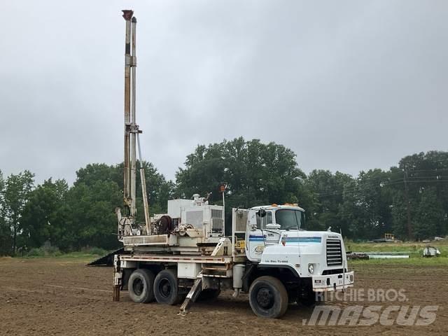 Mack DMM6906S Mobilās urbšanas platformu automašīnas