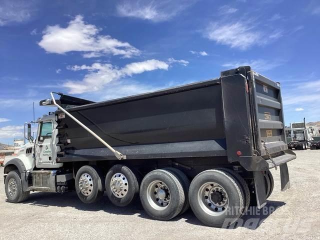 Mack GR104F Pašizgāzējs