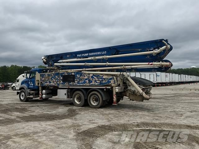 Mack GR64B Kravas mašīna- betona sūknis