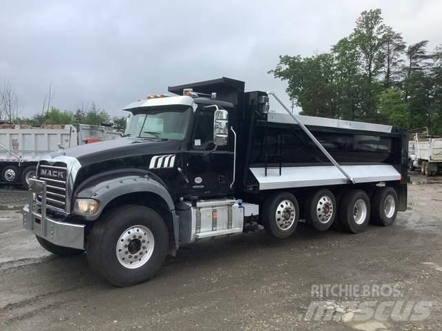 Mack GR64F Pašizgāzējs