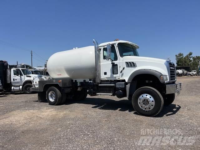 Mack GU432 Autocisterna