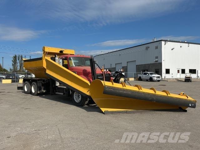 Mack GU433 Sniega naži un tīrītāji