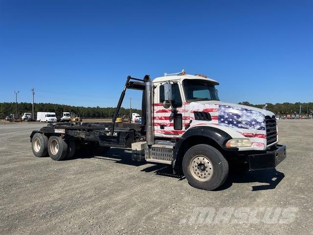 Mack GU533 Treileri ar āķi