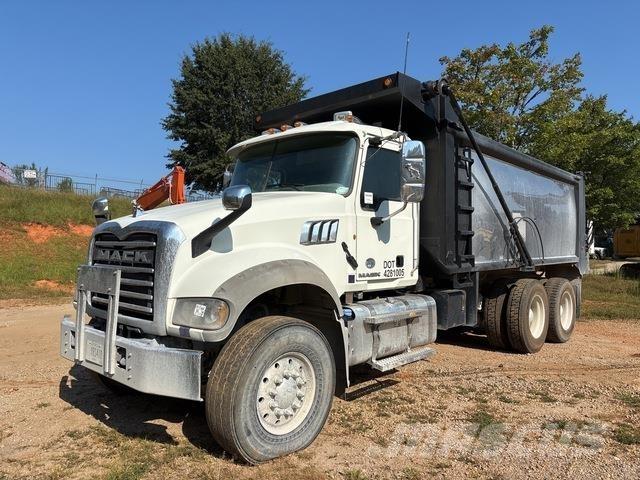 Mack GU713 Pašizgāzējs