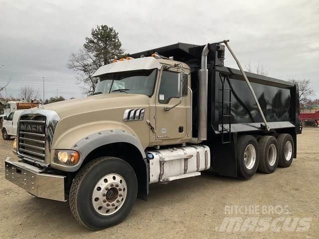 Mack GU713 Pašizgāzējs