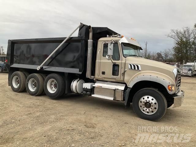 Mack GU713 Pašizgāzējs