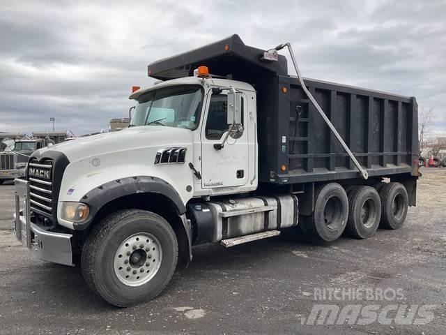 Mack GU713 Pašizgāzējs