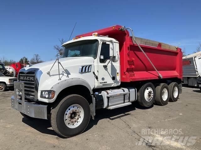 Mack GU713 Pašizgāzējs