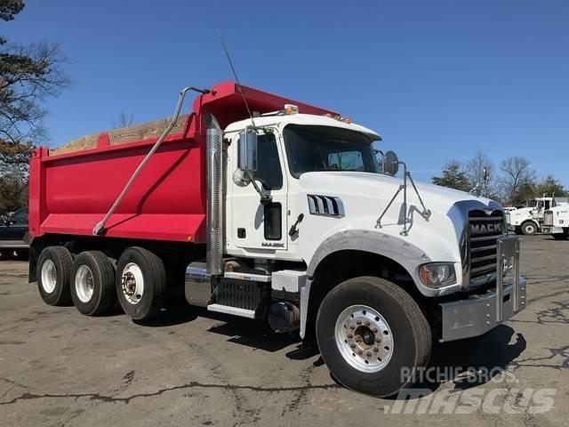 Mack GU713 Pašizgāzējs