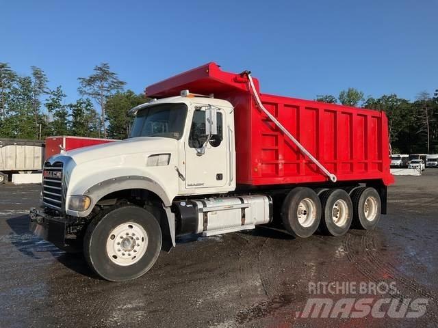 Mack GU713 Pašizgāzējs