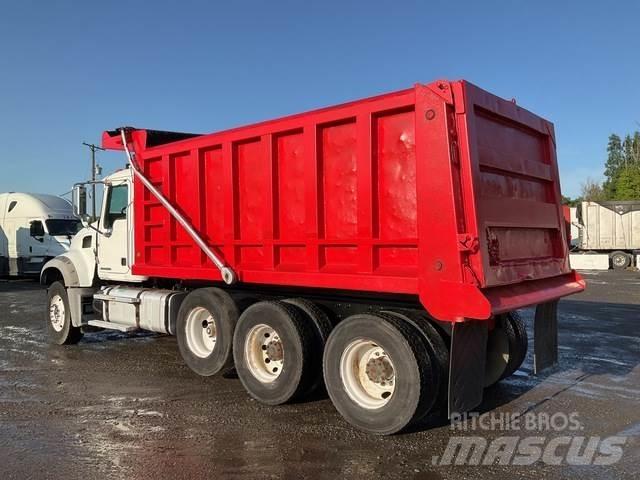 Mack GU713 Pašizgāzējs