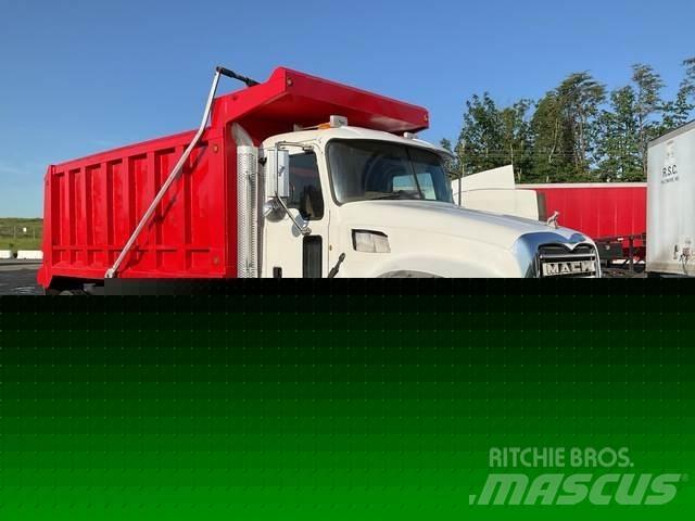 Mack GU713 Pašizgāzējs