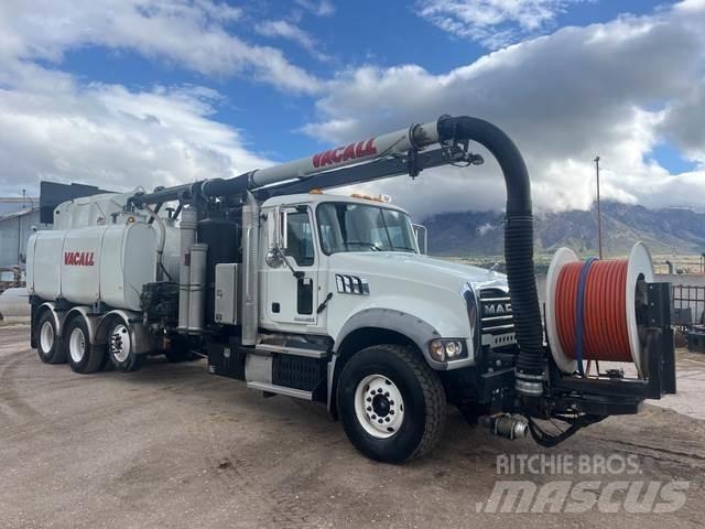 Mack GU713 Kāpurķēžu ekskavatori